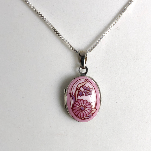 Vintage Girls Michaela Frey Locket w/16 inch Chain - Picture 1 of 5